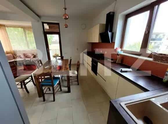 Casă indiaviduala cu 4 camere, 300 mp, curte 1000 mp, garaj, zona Iris