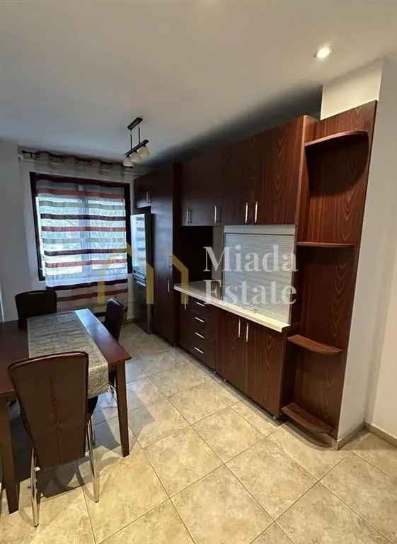 Apartament cu 3 camere, Zona Medicina