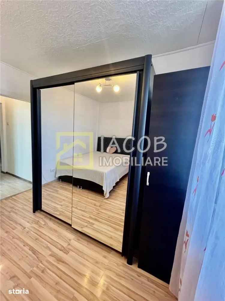 De vanzare apartament cu 2 camere decomandate zona Orizont