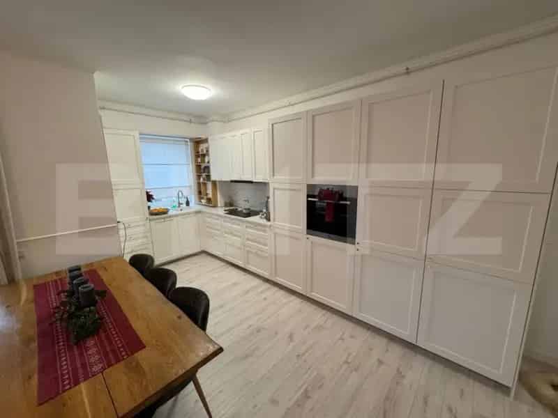 Apartament 3 camere Decomandat Etaj Intermediar Loc Parcare