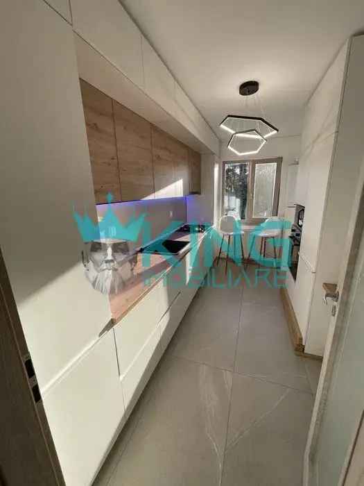 Inchiriere apartament 2 camere decomandat loc de parcare zona stadion