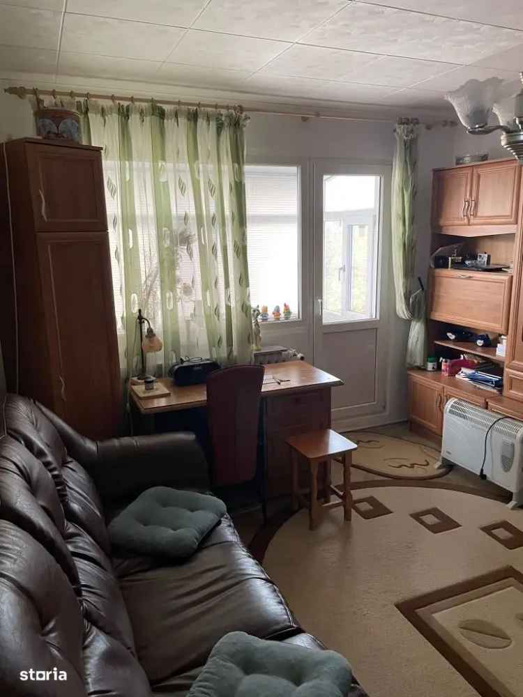 Apartament de vânzare 2 camere semidecomandat în Brazdă etaj 4/4