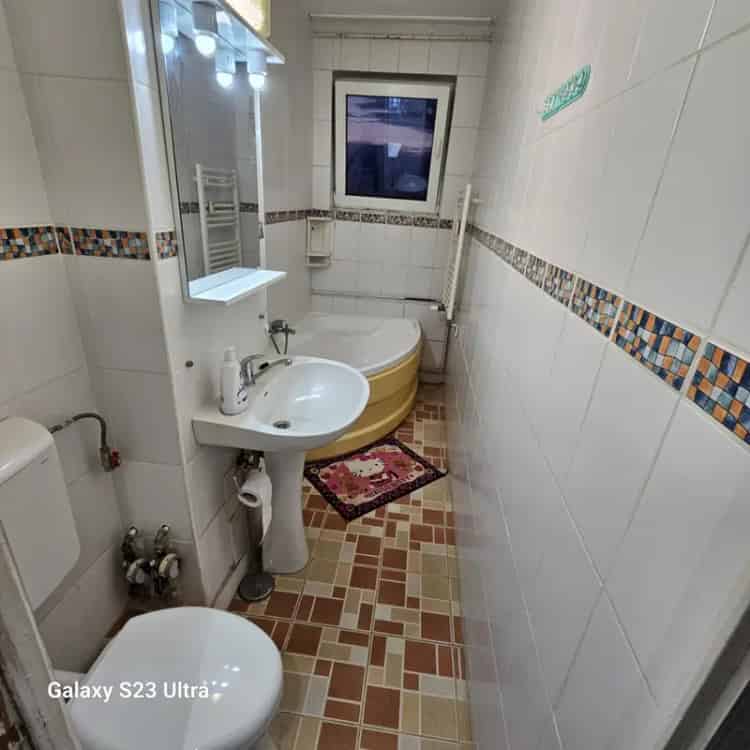 Apartament aproape de metrou Titan si statii STB