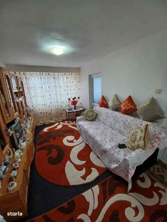 Apartamente de inchiriat 2 camere zona Apollo etaj 3 cu centrala termica