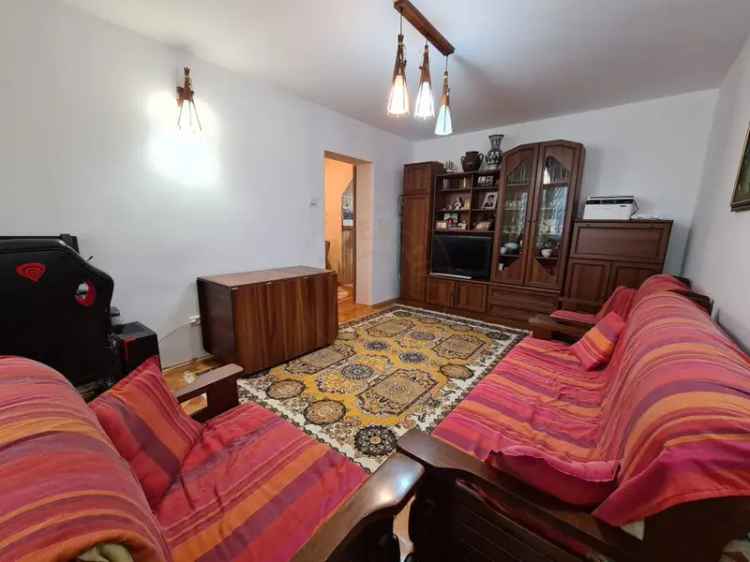 De Vânzare apartament 3 camere Careiului