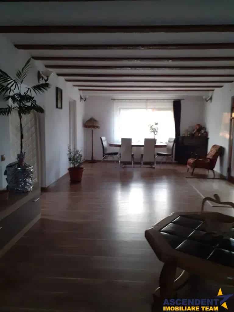 Casa parter si etaj 500mp teren amenajat
