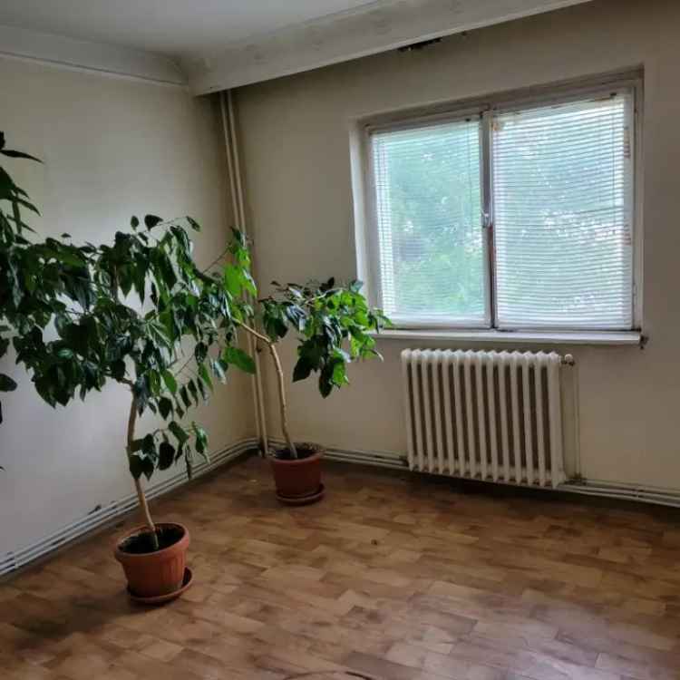 Apartament 3 camere decomandat, zona Buzaului, etaj 3.