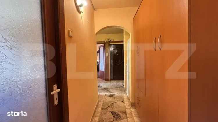 Vânzare apartamente 3 camere zona Decebal cu renovare necesară