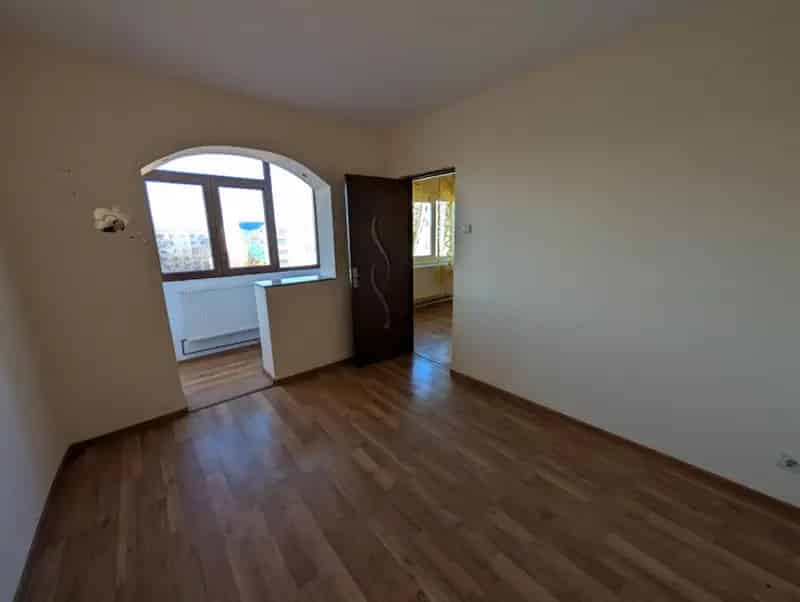 Apartament 2 camere Zona Orizont Parcare Centrala Izolat
