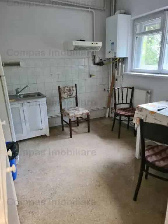 Apartament spatios 4 camere Piatra Darmanesti renovare