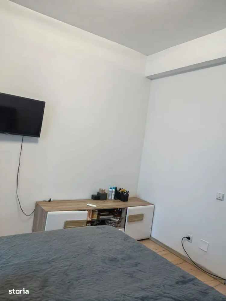 Apartament de vanzare 3 camere cu parcare in bloc cu lift