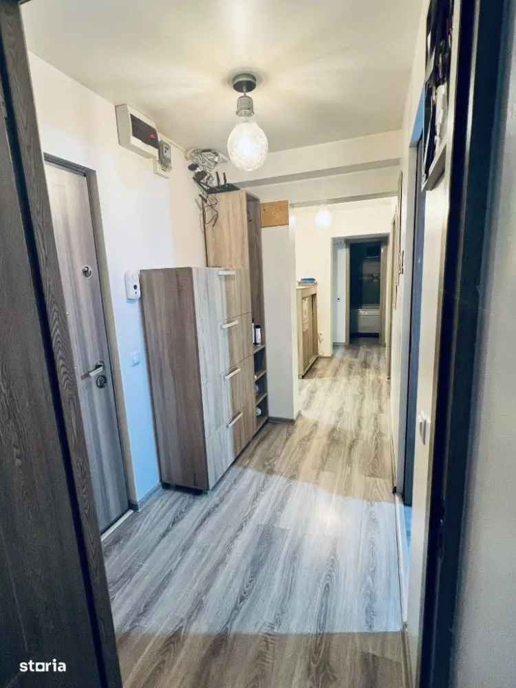 Vand apartament decomandat 4 camere Micro 21 cu finisaje moderne