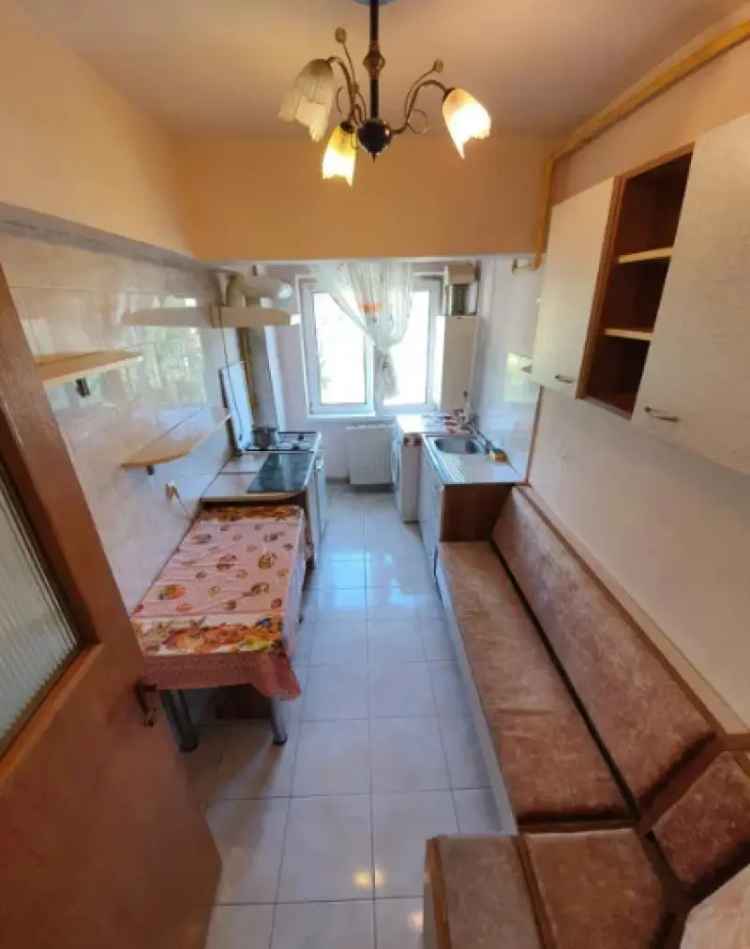 De inchiriat Garsoniera, zona Cetate. Pret inchiriere: 180 Euro/luna.