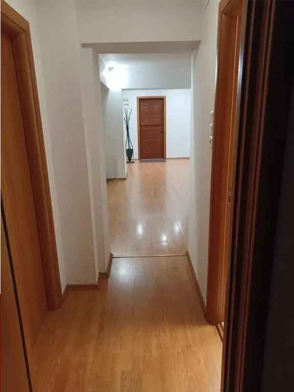 Apartament 3 camere de ÃÂ®nchiriat zona Piata Victoriei