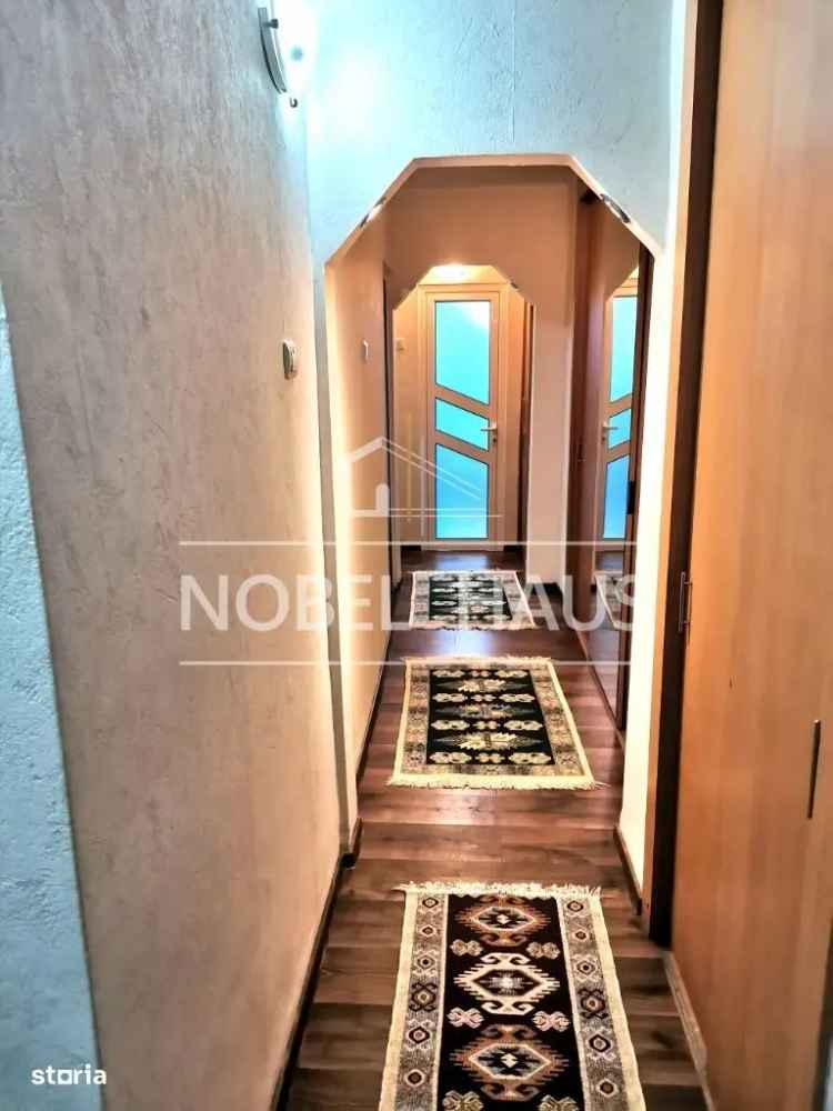 Apartament de vanzare 3 camere decomandat zona Gura Leului mobilat