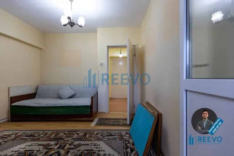Apartament 3 camere Bacau Ultracentral Decomandat 72mp