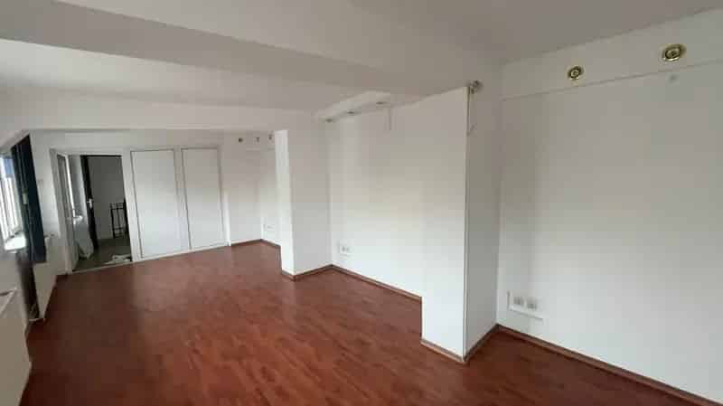 Vila spatioasa birouri 13 Septembrie 14 camere curte