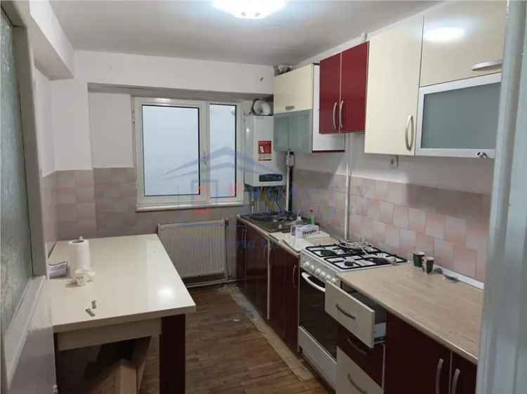 Inchiriere apartamente 3 camere Centru etaj intermediar