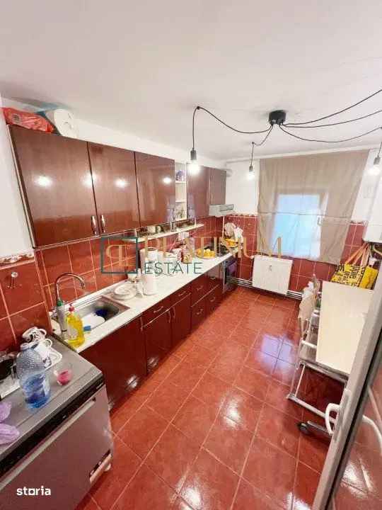 P4467 Apartament cu 3 camere DECOMANDAT, zona Mircea cel Batran