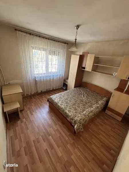 Vand apartamente 2 camere in zona Crihala cu balcoane si mobilat