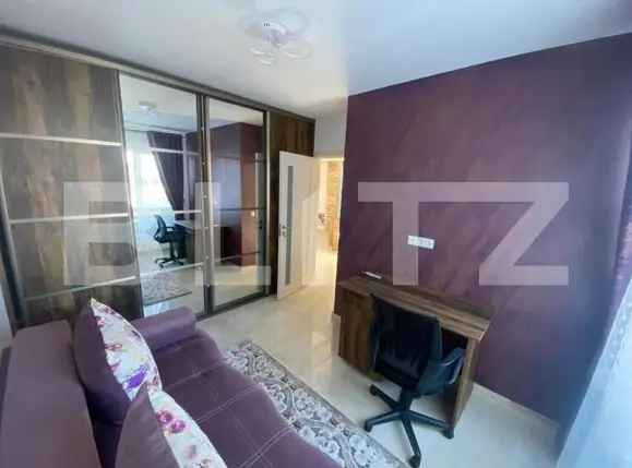 Apartament cu 3 camere, la cheie, etaj intermediar, zona Petrom