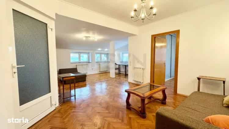 Apartament 3 camere De Vanzare in Cladire Interbelica