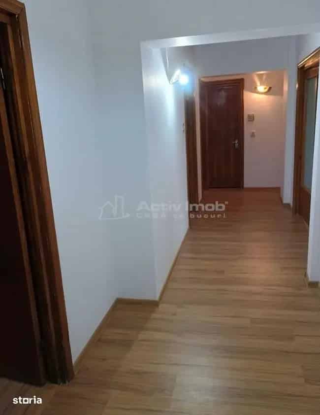 APARTAMENT 4 CAMERE DECOMANDAT
