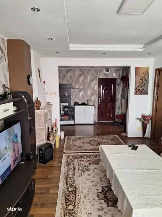 Tomis 3 piata-apartament 3 camere cu gaz