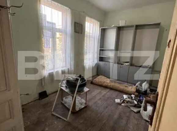 Casa 3 camere + camera frigorifică la subsol, Zona Gara de Nord