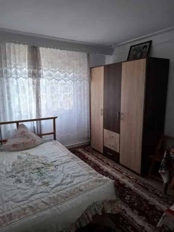 Apartament 3 camere Zimbru Etaj 2 - 89000 euro