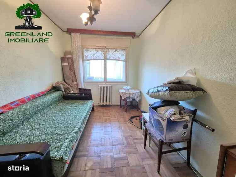 Apartament de vanzare 3 camere in Podu Ros cu balcon inchis