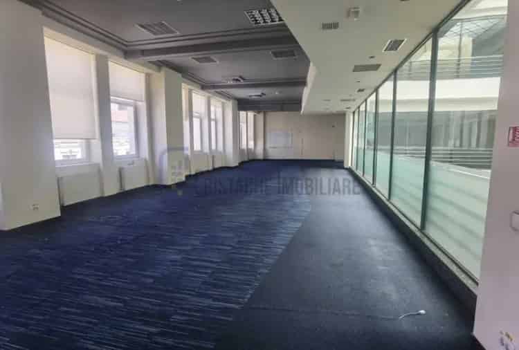Unirii Cladire de birouri in Piata Unirii, suprafete disponibile intre 380 si 1.150 mp