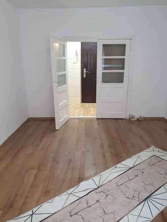 Apartament Familia Aproape de Metrou Romancierilor