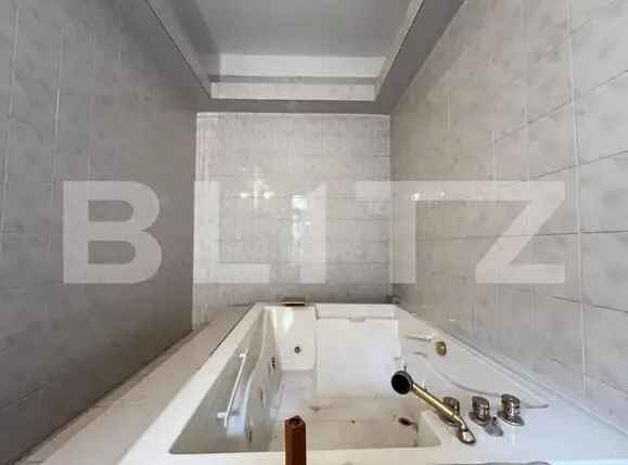 Apartament 161 mp, 5 camere, balcon, terasa, zona Neptun