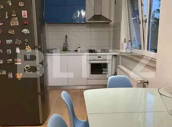 Apartament cu 3 camere, parcare privata, zona centrala