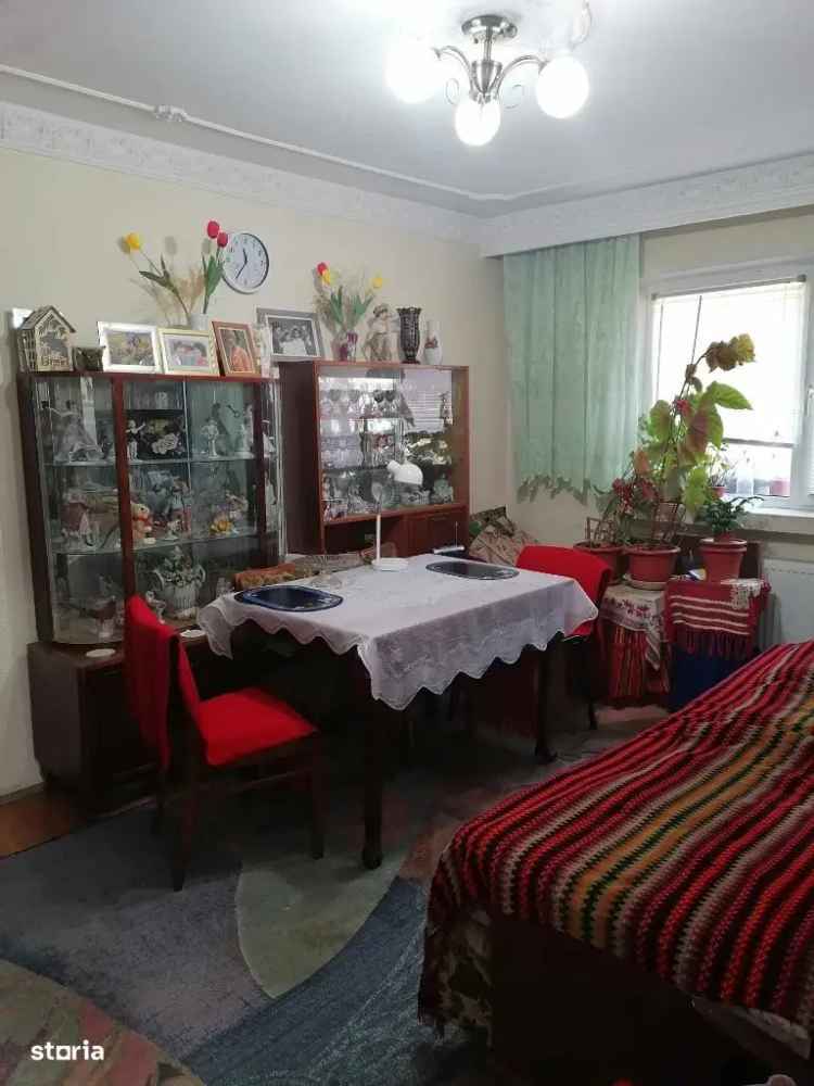 Vanzare apartamente 3 camere Curcubeului cu incalzire pe gaze