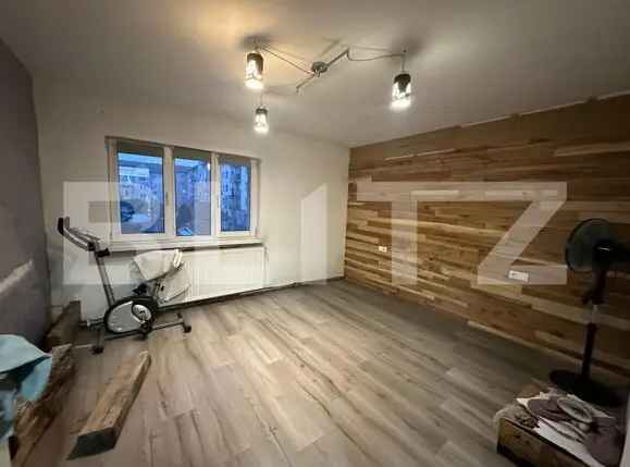 Apartament 3 camere, 80 mp, etaj 1, zona-sub Stadion