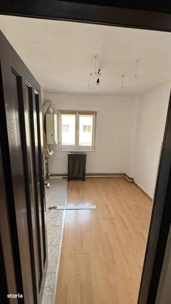 Vânzare apartament 2 camere Aleea Parc etaj 4 decomandat renovat