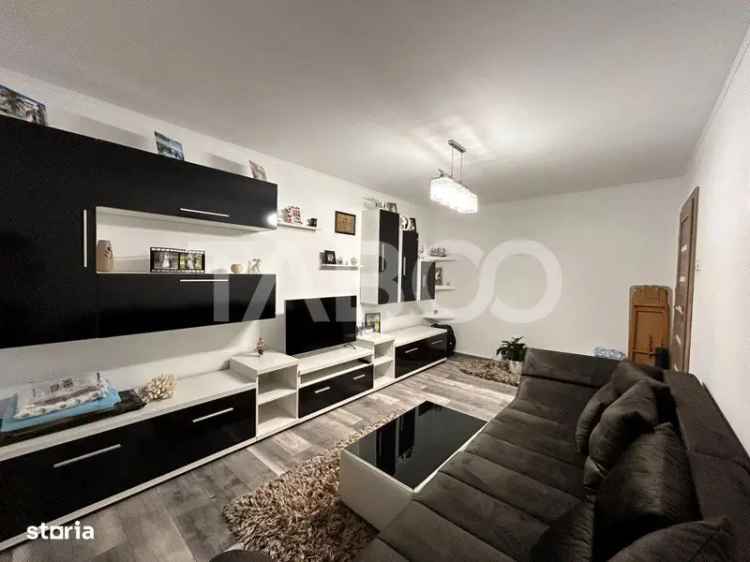 Apartament de vanzare 3 camere decomandat in Sibiu cu balcon si pivnita