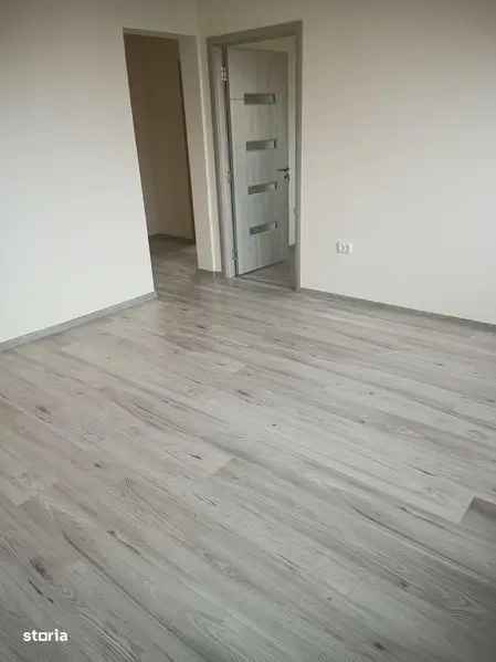 Vand apartamente 3 camere etaj 5 Trotus Ploiesti recent renovate