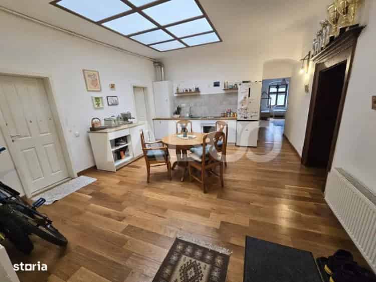 Apartament decomandat de vanzare in Centrul Istoric Sibiu cu pivnita