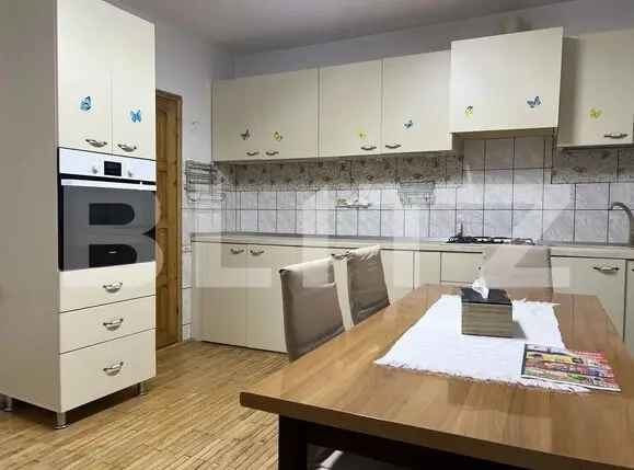 Casa cu 4 camere, 120mp, zona Podul de Fier