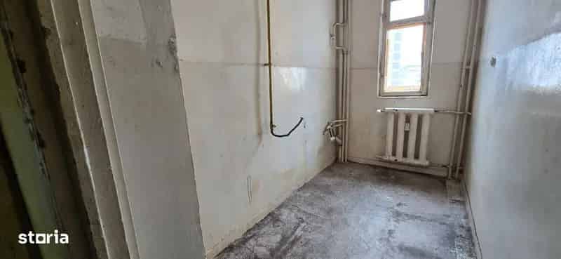 Apartament 2 camere decomandat de vanzare