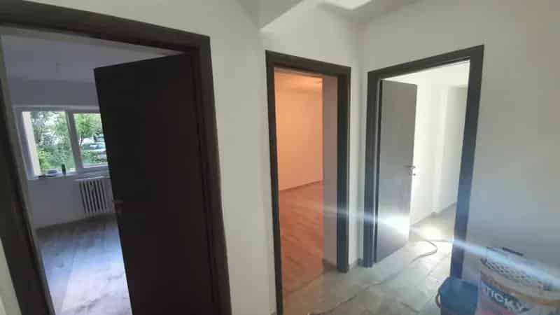 Apartament 3 camere Podu Ros - Renovata complet - Fara risc seismic