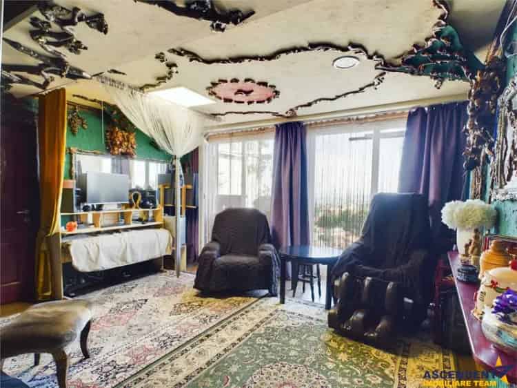Vanzare resedinta deosebita in Centru Istoric Brasov cu 15 camere si panorama