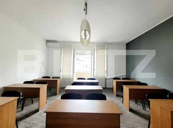 Apartament 130 mp 4 camere terasa si garaj zona Centrala