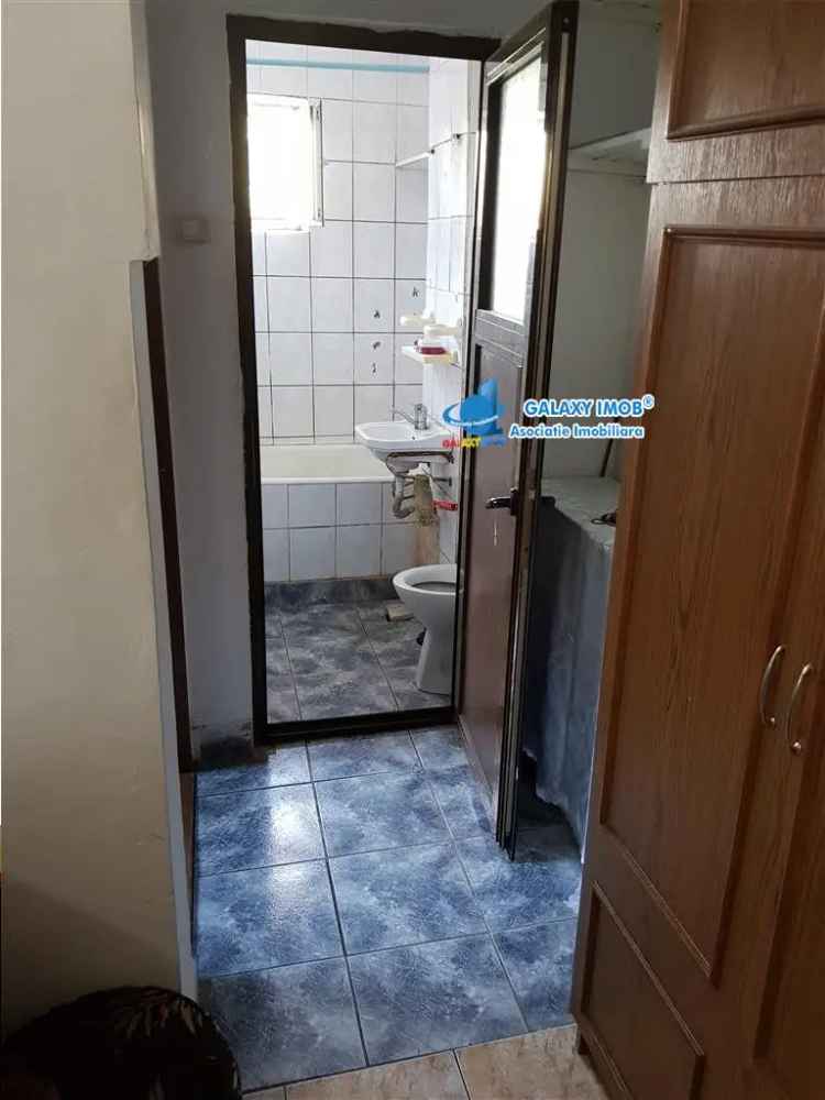 Vindem apartament cu 2 camere , in Trivale etaj 2