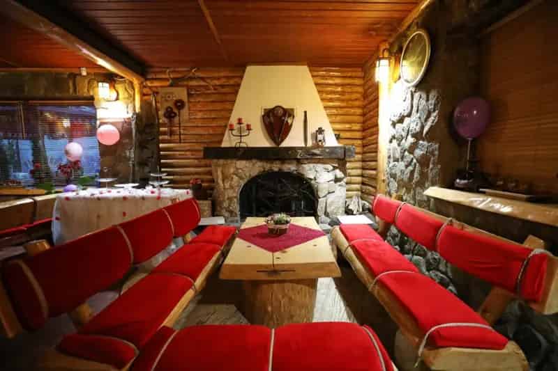 Pensiune de Vanzare Ranca 10 Camere Afacere La Cheie