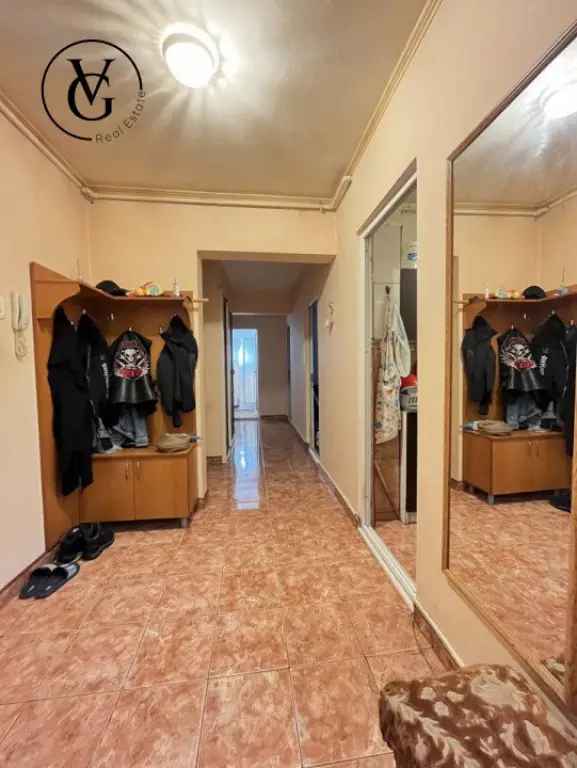 Cumparare apartament 3 camere Tomis Nord cu balcon si centrală proprie