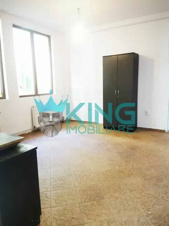 Apartament 3 camere Mosilor Centrala Parcare Semidecomandat